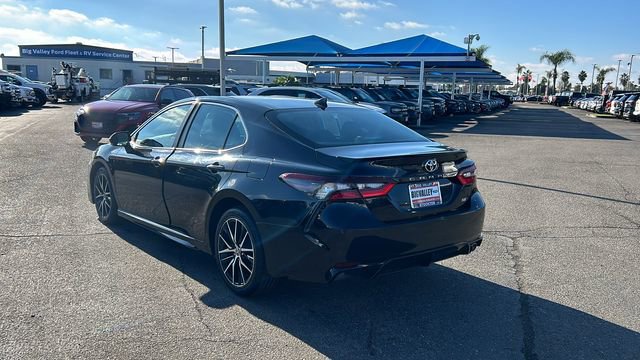 Used 2023 Toyota Camry SE image 5