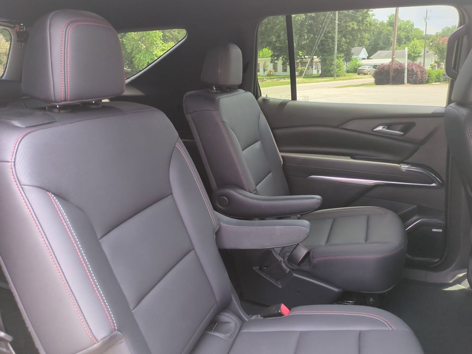 Used 2025 Chevrolet Traverse Z71 w/ Enhanced Driving Package AWD/4WD image 25