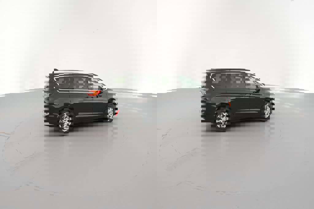 New 2026 Chrysler Pacifica Select image 13