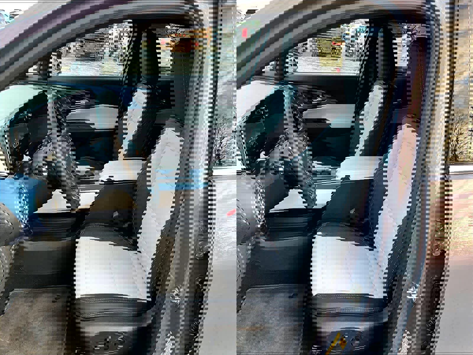 Used 2025 Chevrolet Equinox EV LT image 10