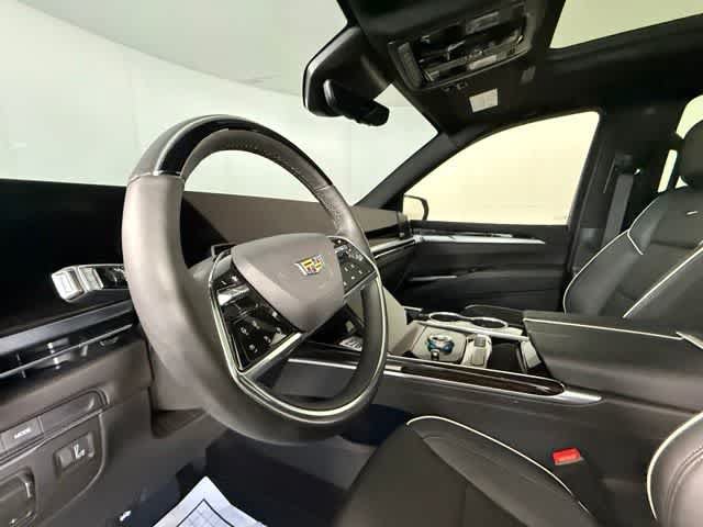Used 2026 Cadillac Escalade Luxury AWD/4WD image 15
