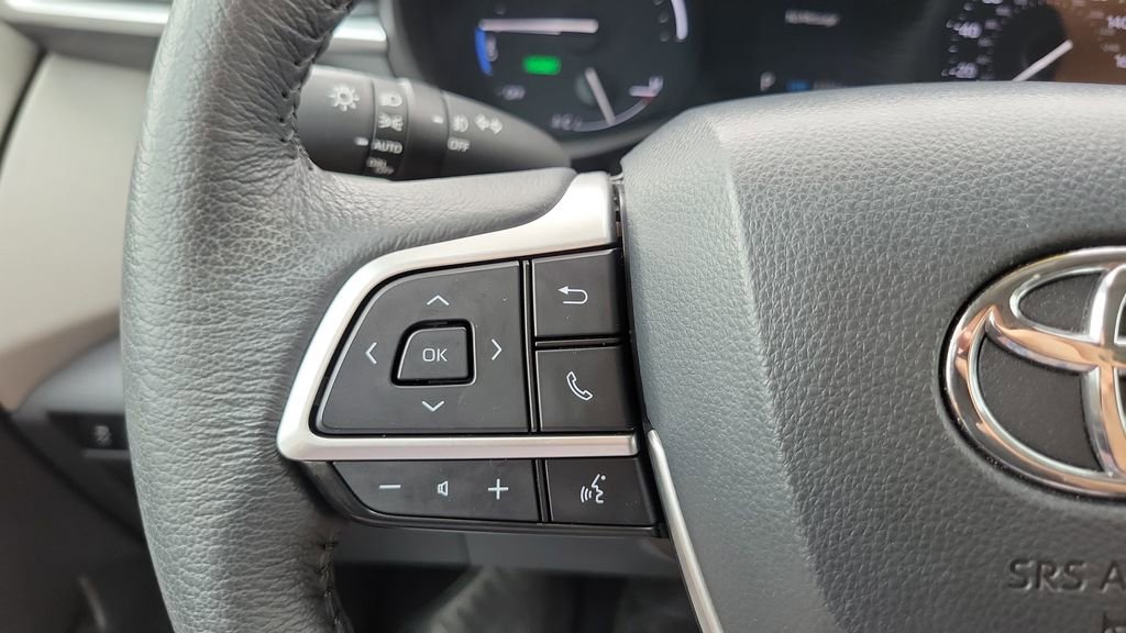 Certified 2024 Toyota Sienna XLE w/ XLE Plus Package FWD image 20