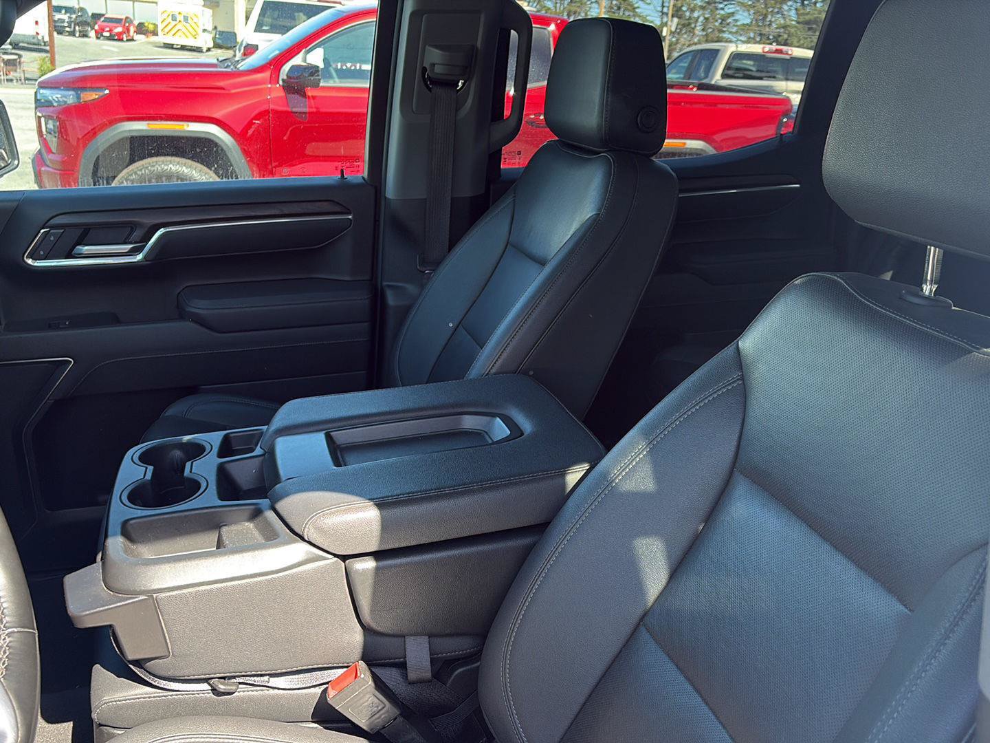 Used 2025 GMC Sierra 1500 SLT RWD image 8