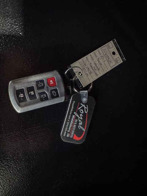 Used 2013 Toyota Sienna Limited w/ Premium Pkg image 35