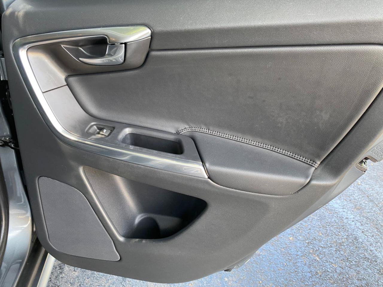 Used 2016 Volvo XC60 T6 Platinum FWD image 42