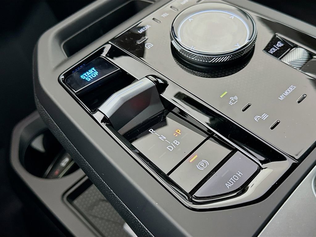New 2026 BMW iX xDrive60 w/ M Sport Package image 22