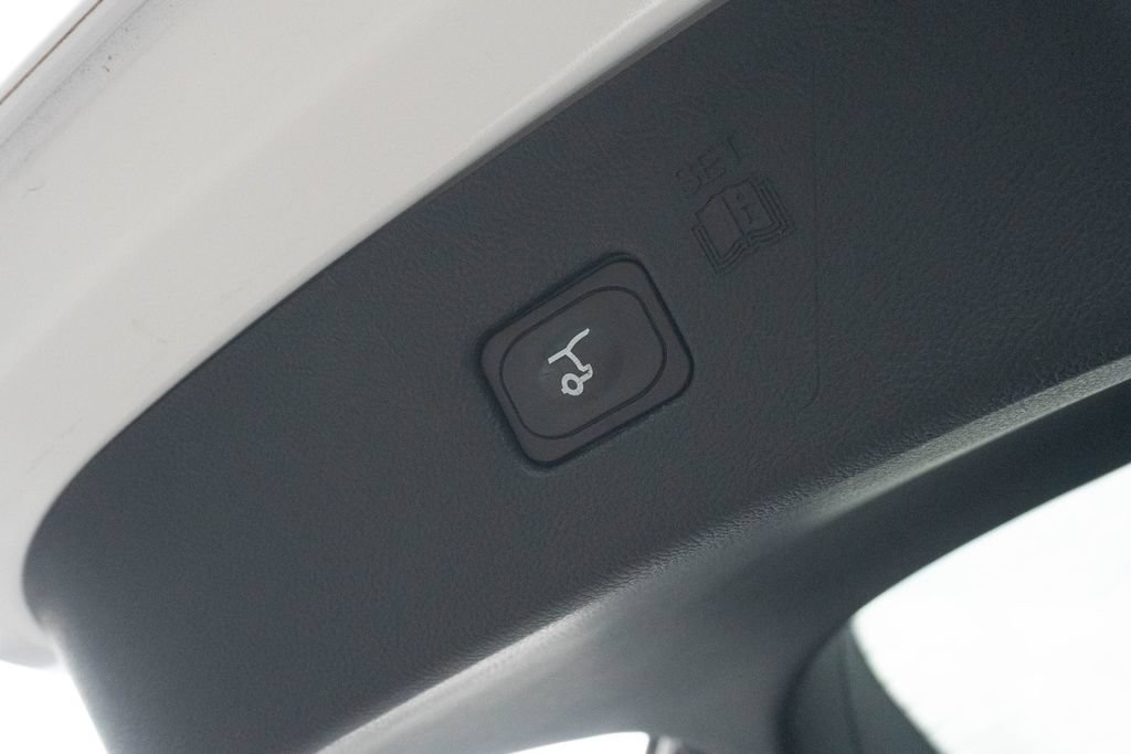Used 2022 Ford Edge SEL w/ Convenience Package AWD/4WD image 15