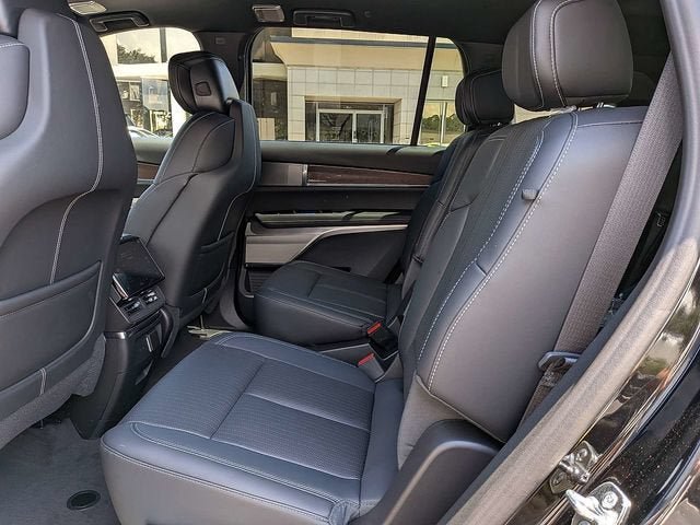 New 2027 Cadillac Vistiq Sport w/ LPO, Trailering Package AWD/4WD image 13