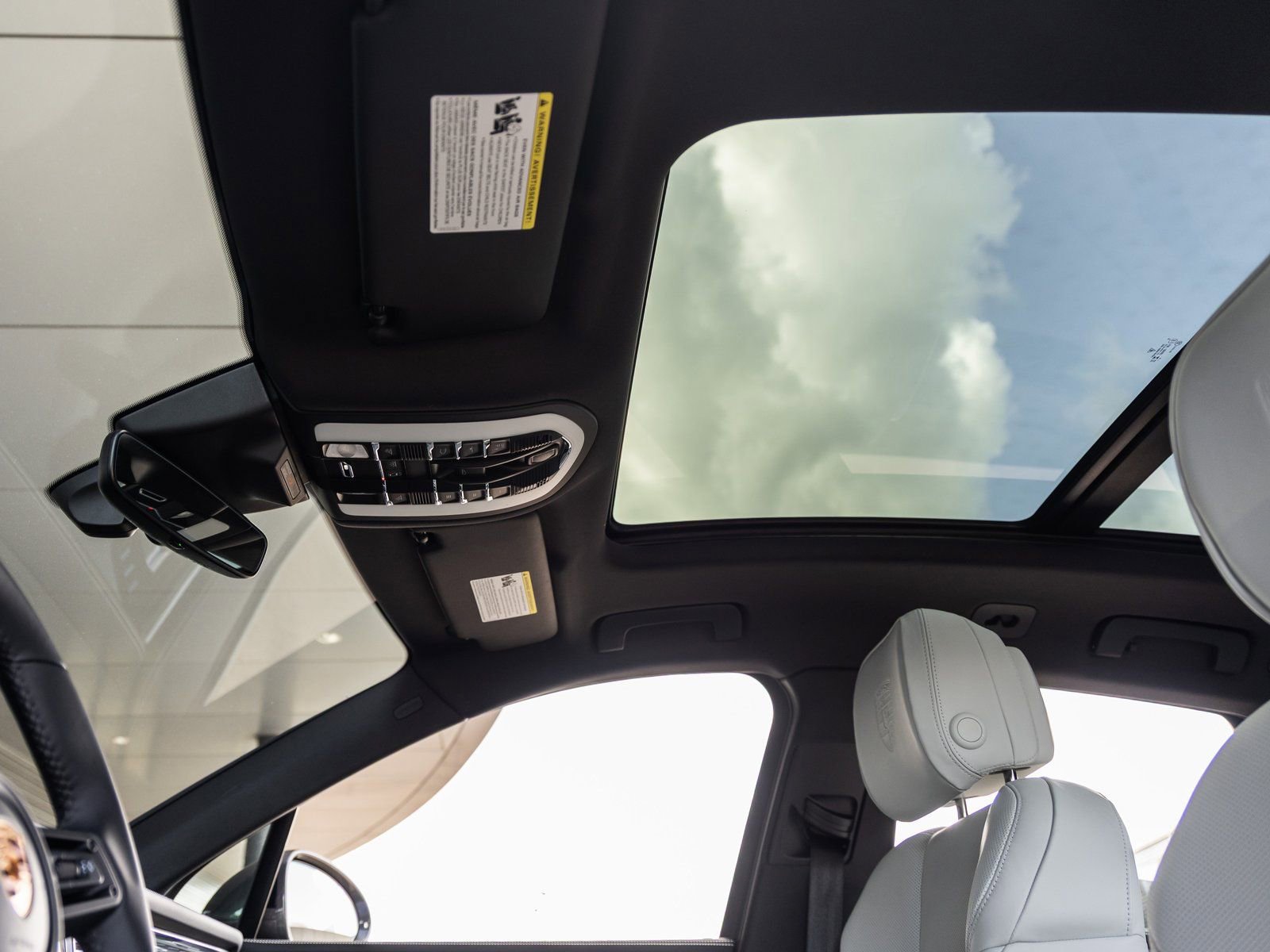 New 2026 Porsche Macan Turbo image 25