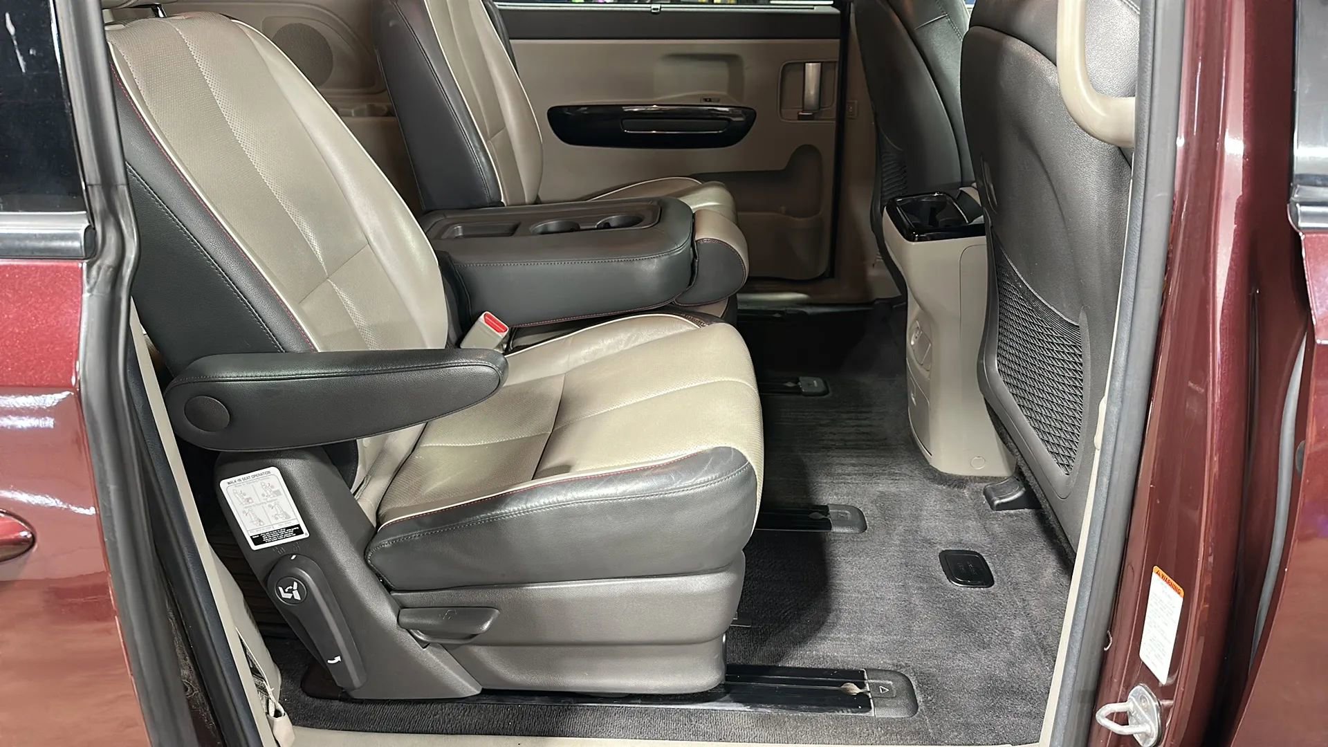 Used 2018 Kia Sedona EX image 16