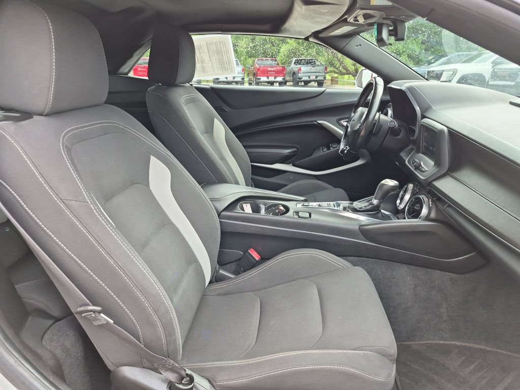 Used 2018 Chevrolet Camaro LT RWD image 32