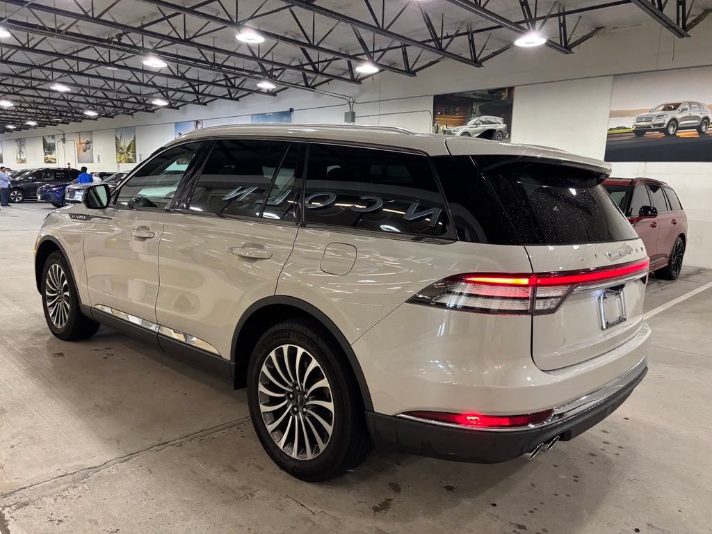 Used 2023 Lincoln Aviator Reserve w/ Elements Package Plus AWD/4WD image 4