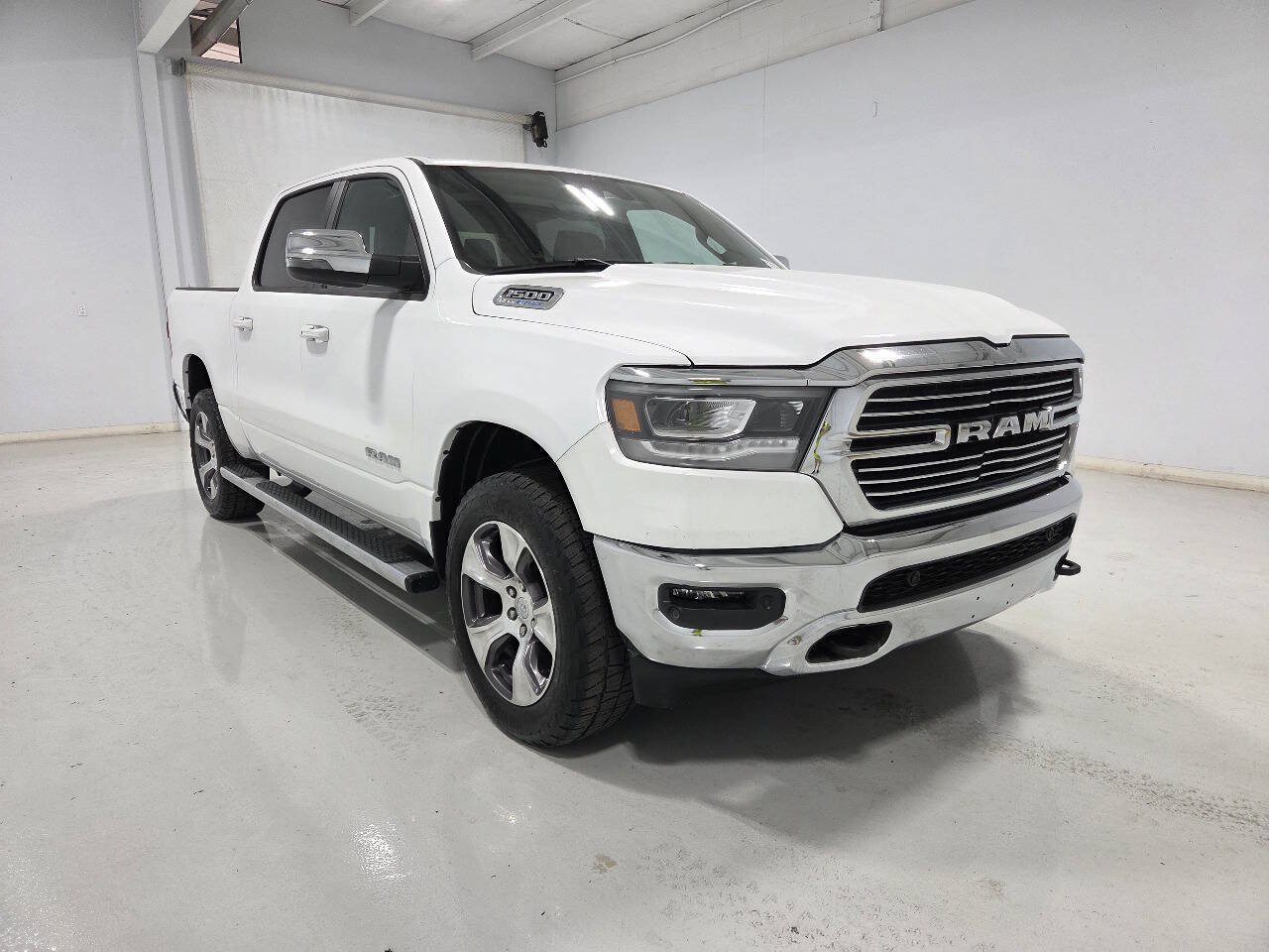Used 2023 RAM 1500 Laramie AWD/4WD image 5