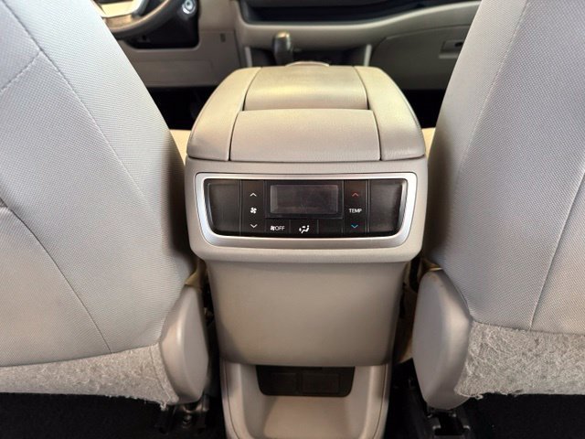 Used 2017 Toyota Highlander LE w/ Carpet Mat Package FWD image 26