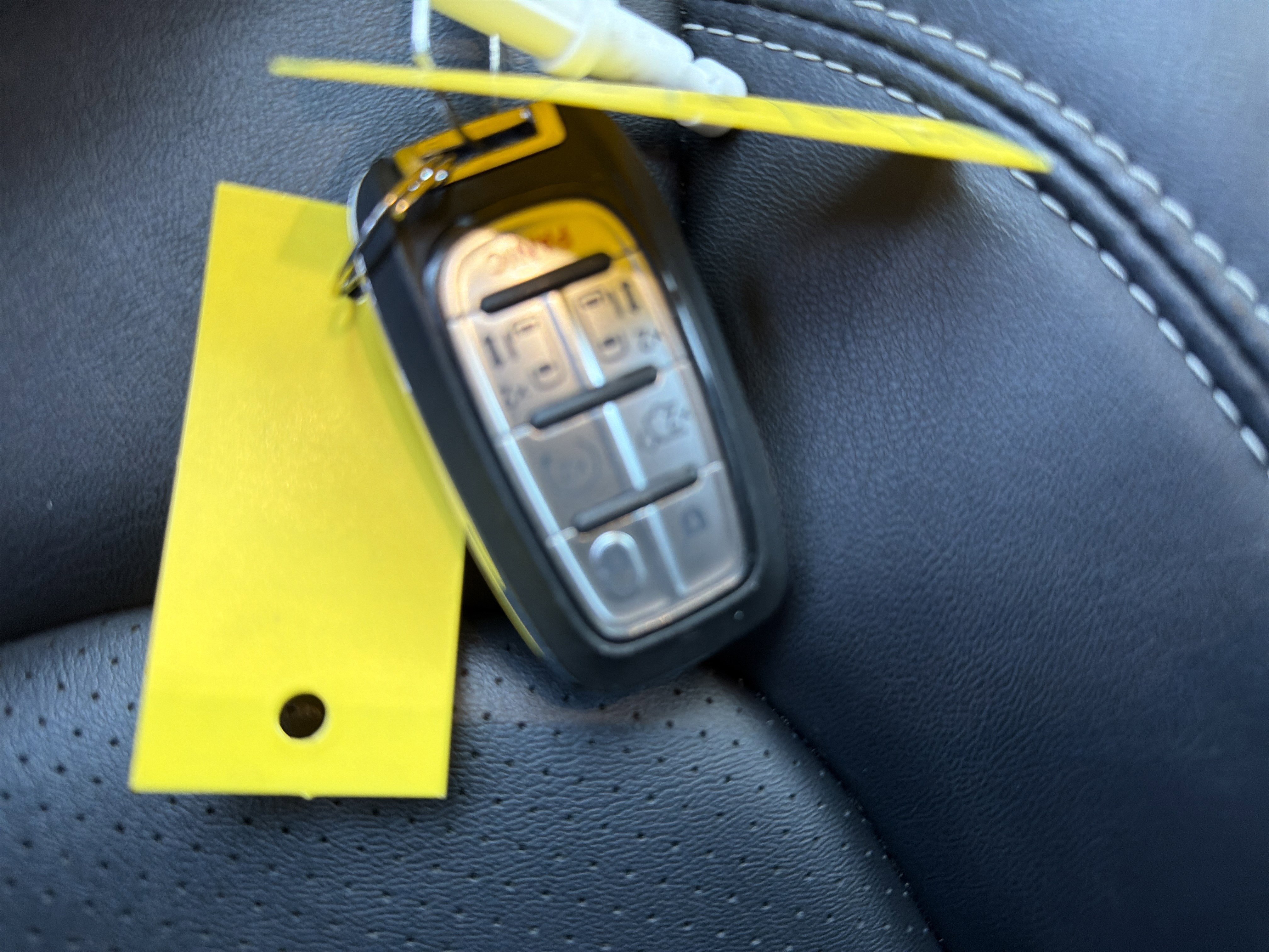 Used 2025 Chrysler Pacifica Select FWD image 40