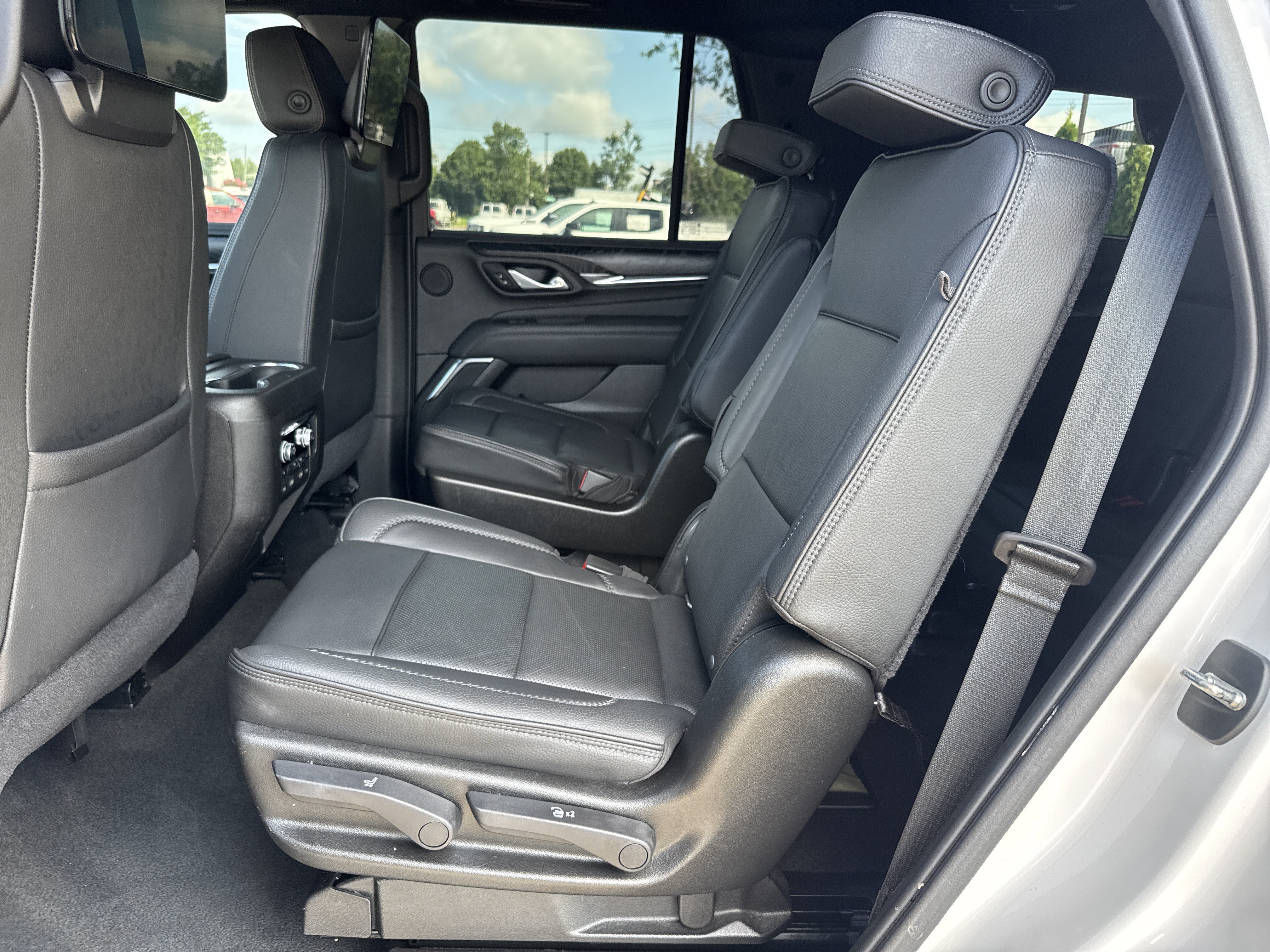 Used 2021 GMC Yukon Denali AWD/4WD image 33