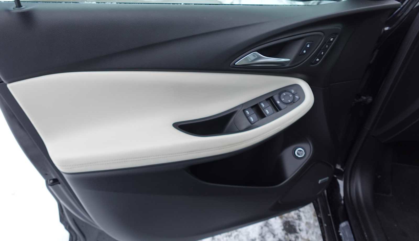 Used 2024 Buick Encore GX Avenir w/ Avenir Convenience Package image 9