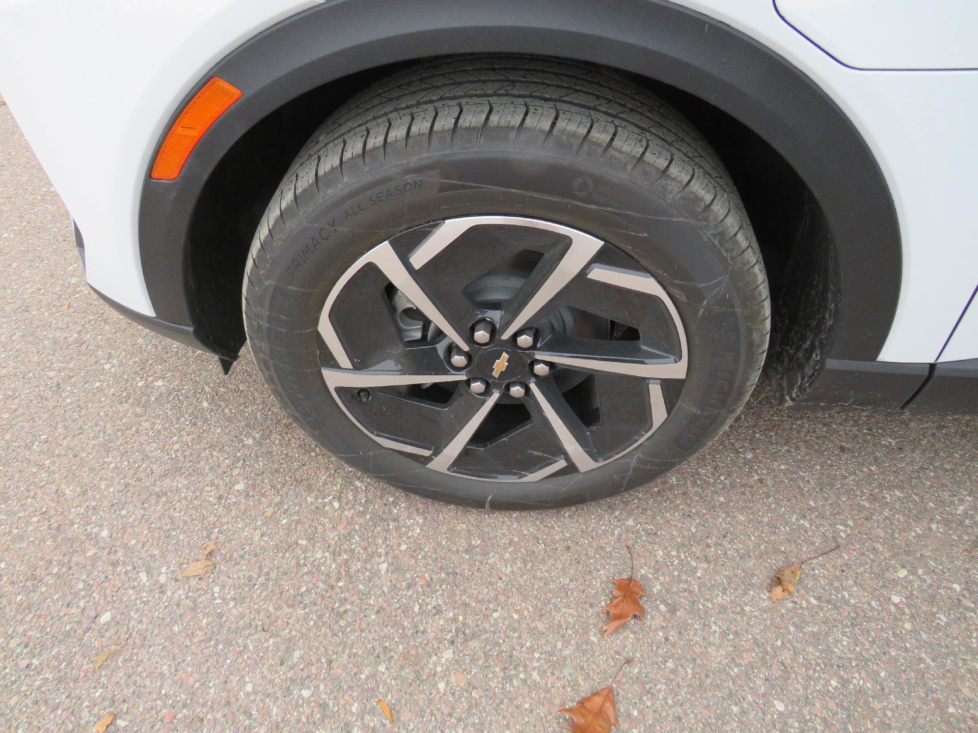 New 2026 Chevrolet Equinox EV LT image 2