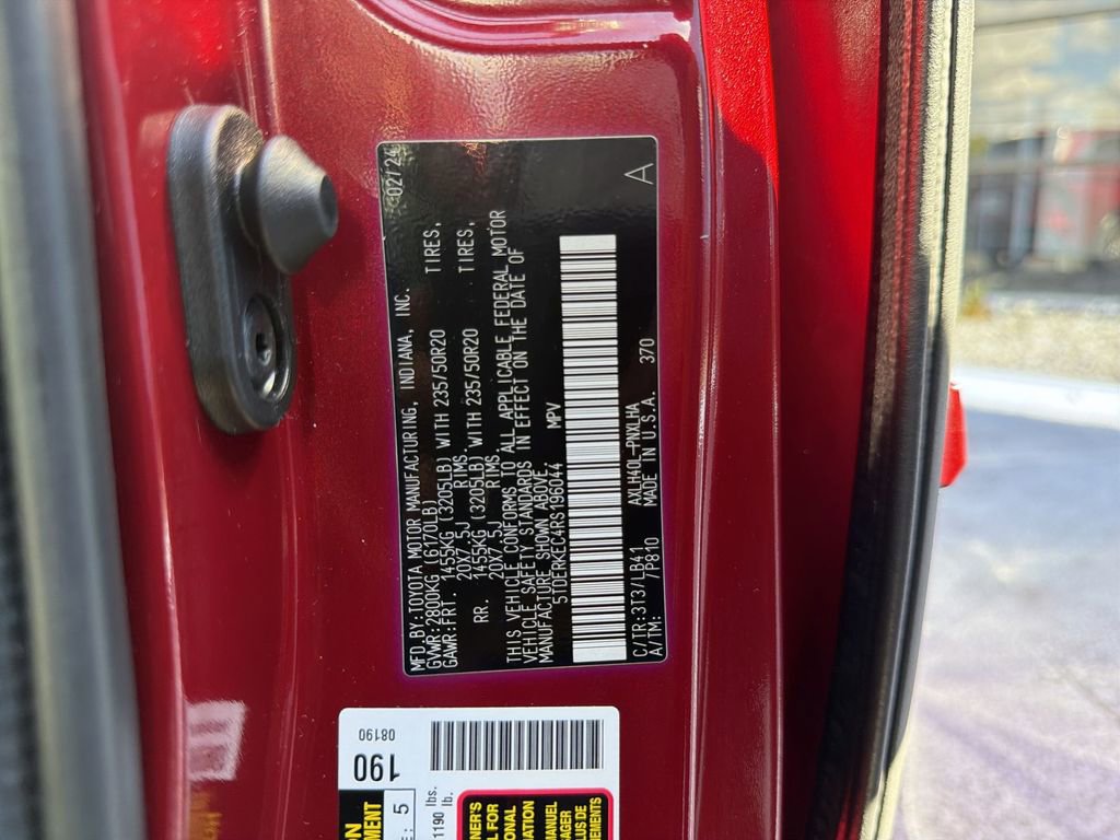 Used 2024 Toyota Sienna Platinum image 32