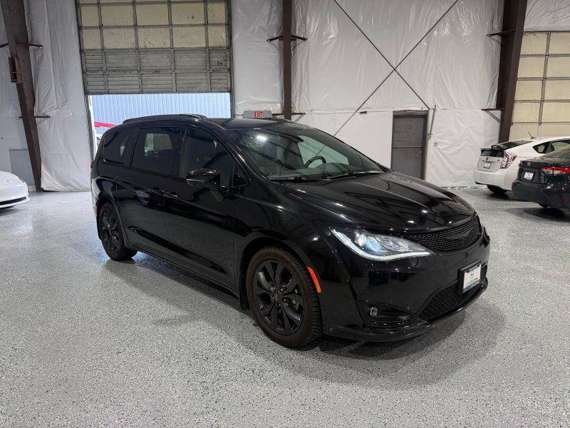 Used 2019 Chrysler Pacifica Limited FWD image 9