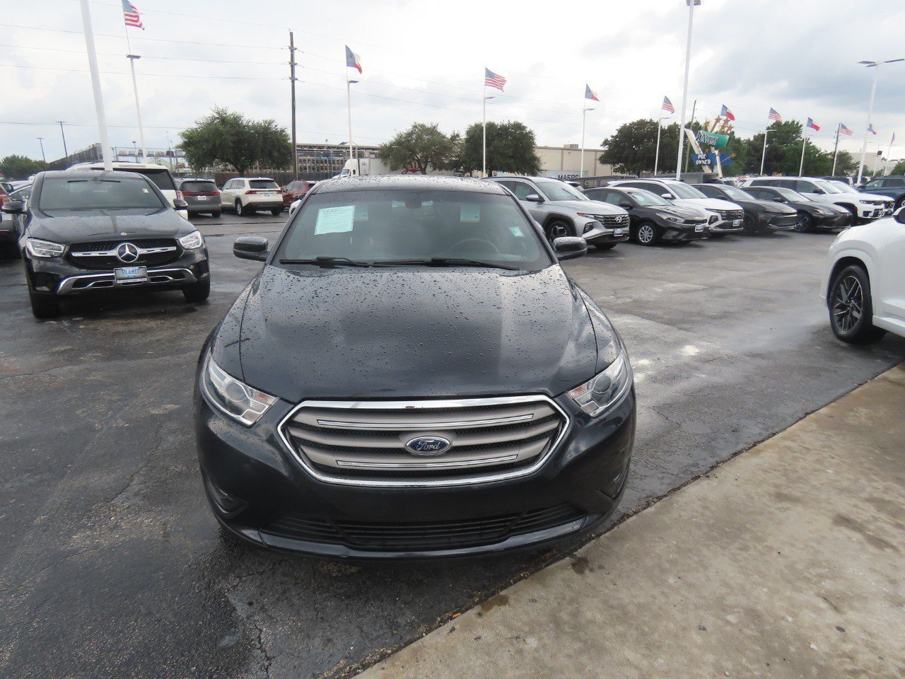 Used 2017 Ford Taurus SEL FWD image 5