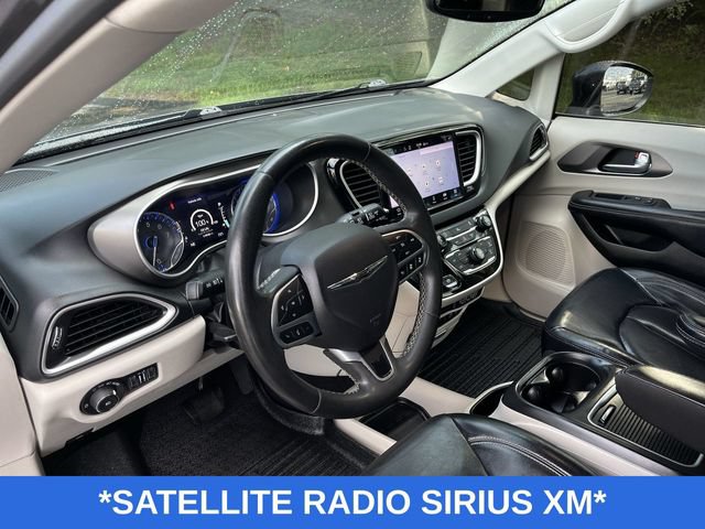 Used 2022 Chrysler Pacifica Touring-L FWD image 11