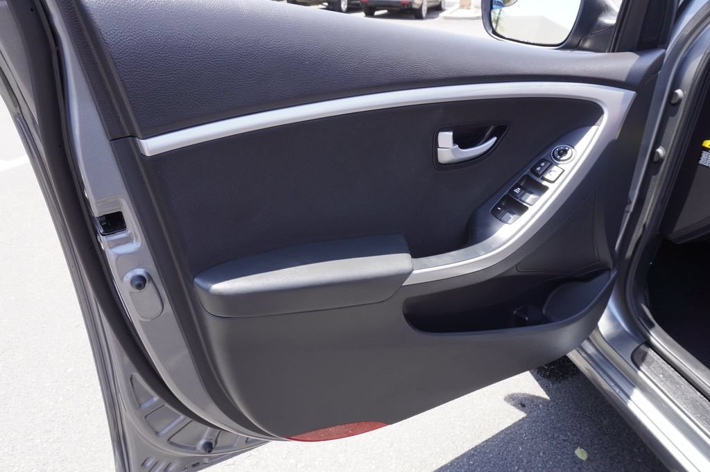 Used 2016 Hyundai Elantra GT FWD image 14