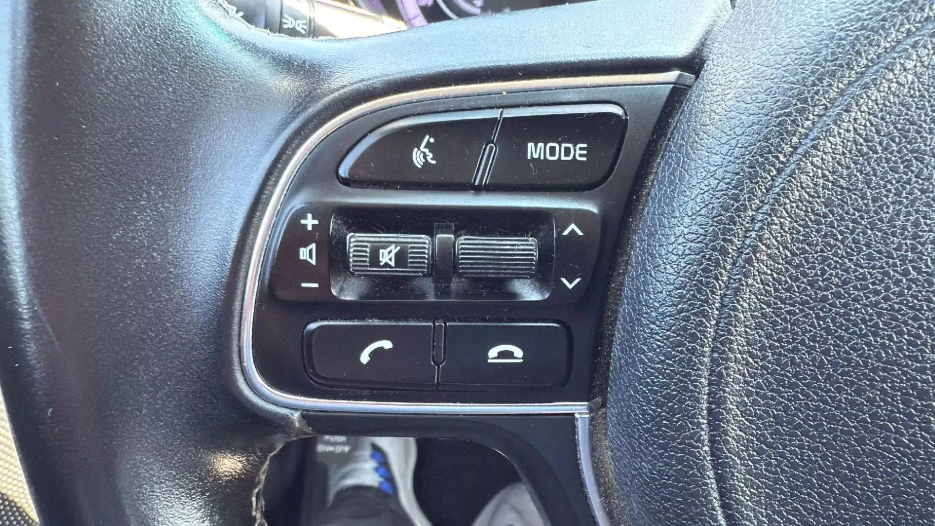 Used 2022 Kia Niro LXS image 12