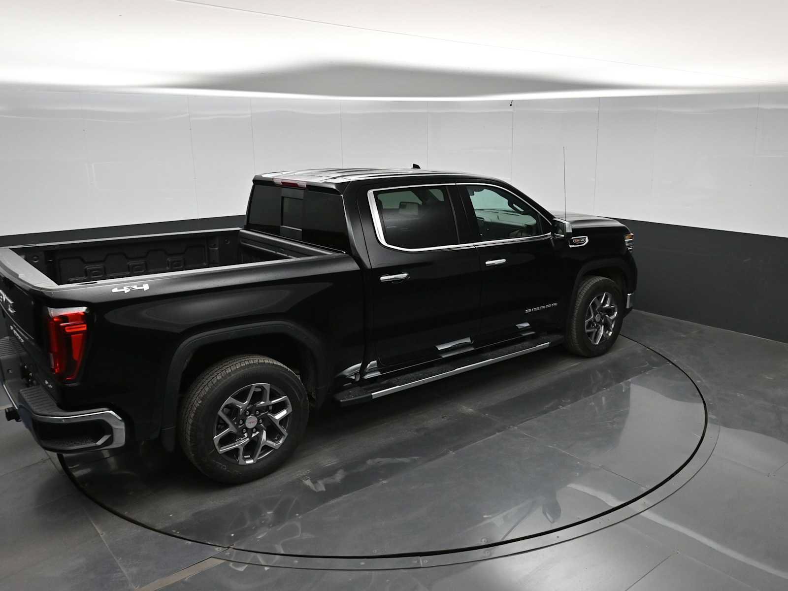 New 2026 GMC Sierra 1500 SLT w/ SLT Premium Package AWD/4WD image 32