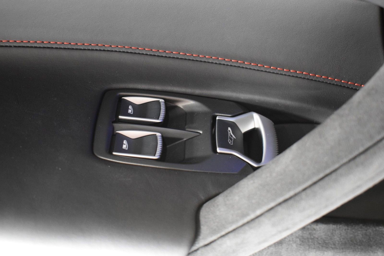 New 2026 McLaren 750S RWD image 39