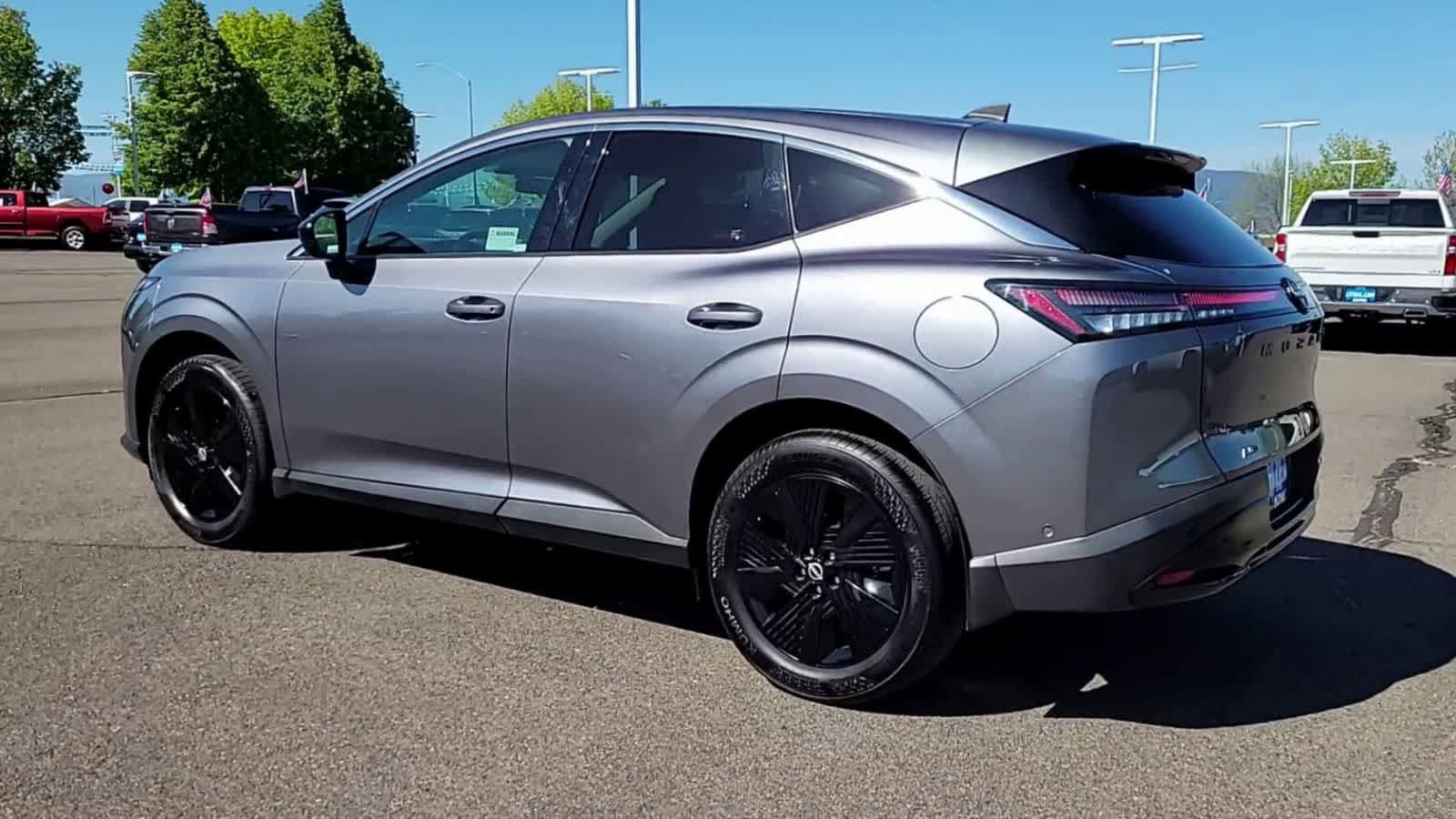 Used 2025 Nissan Murano SV AWD/4WD image 6
