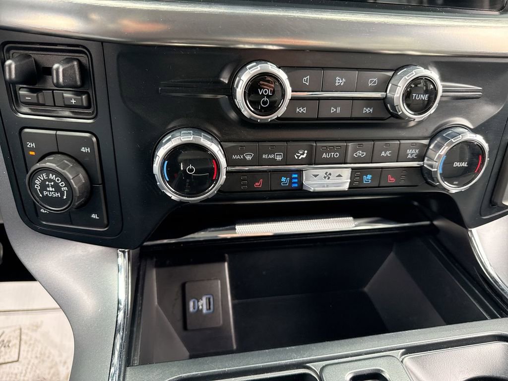 Used 2023 Ford F150 Lariat w/ Trailer Tow Package image 19