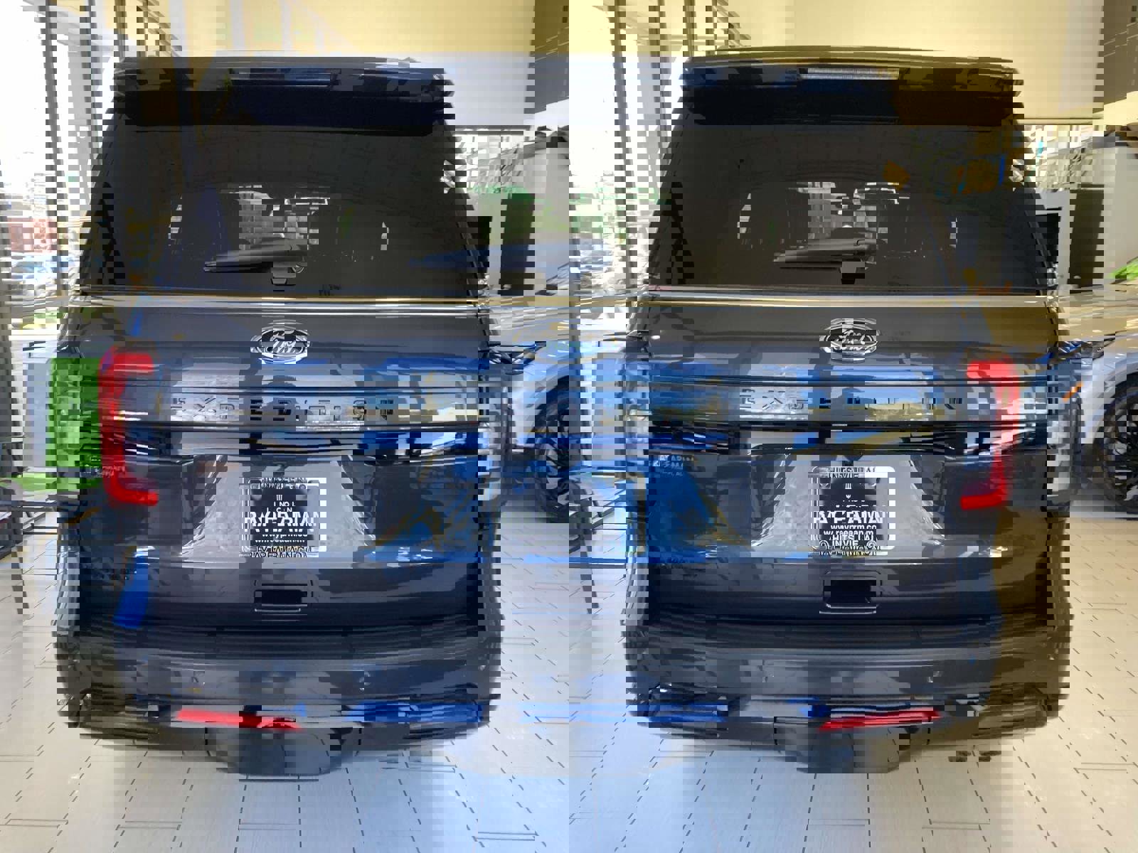 Used 2022 Ford Expedition Limited RWD image 5