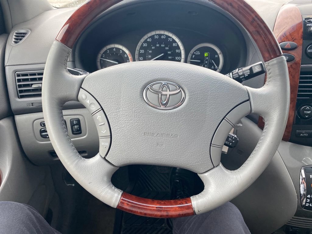 Used 2005 Toyota Sienna XLE Limited FWD image 7