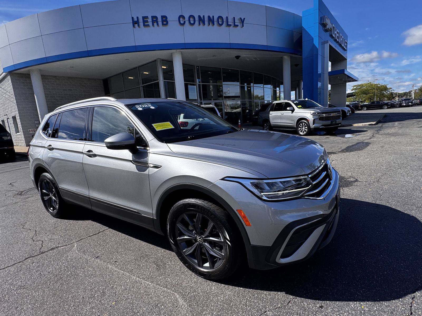 Used 2022 Volkswagen Tiguan SE w/ Panoramic Sunroof Package