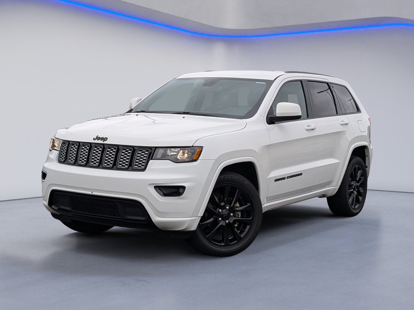 Used 2019 Jeep Grand Cherokee Laredo AWD/4WD image 2