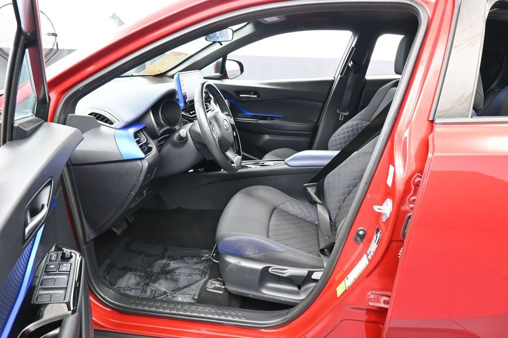 Used 2021 Toyota C-HR XLE FWD image 10