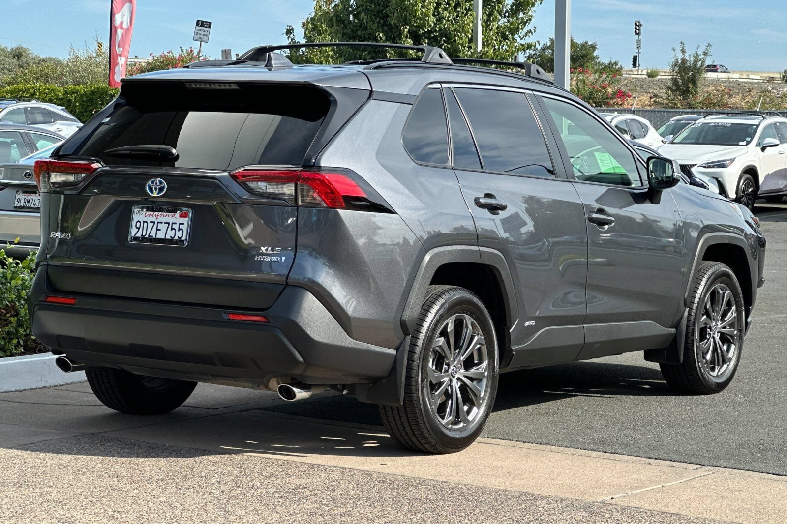 Used 2023 Toyota RAV4 XLE Premium AWD/4WD image 4