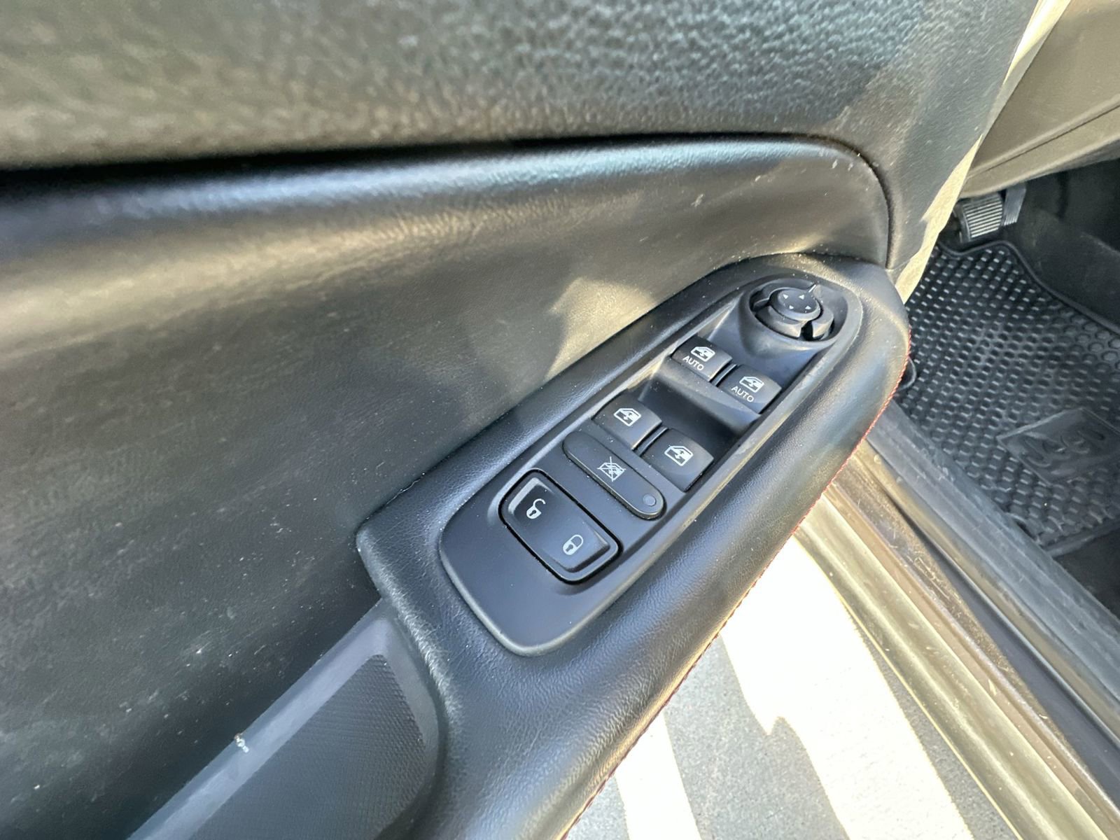 Used 2020 Jeep Compass Trailhawk AWD/4WD image 23