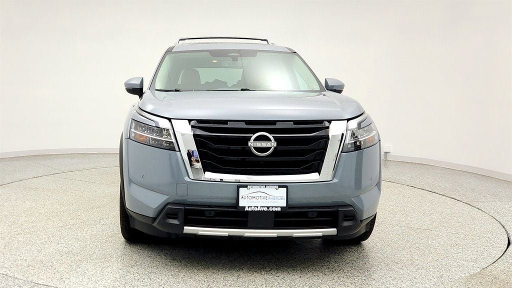 Used 2023 Nissan Pathfinder Platinum AWD/4WD image 2