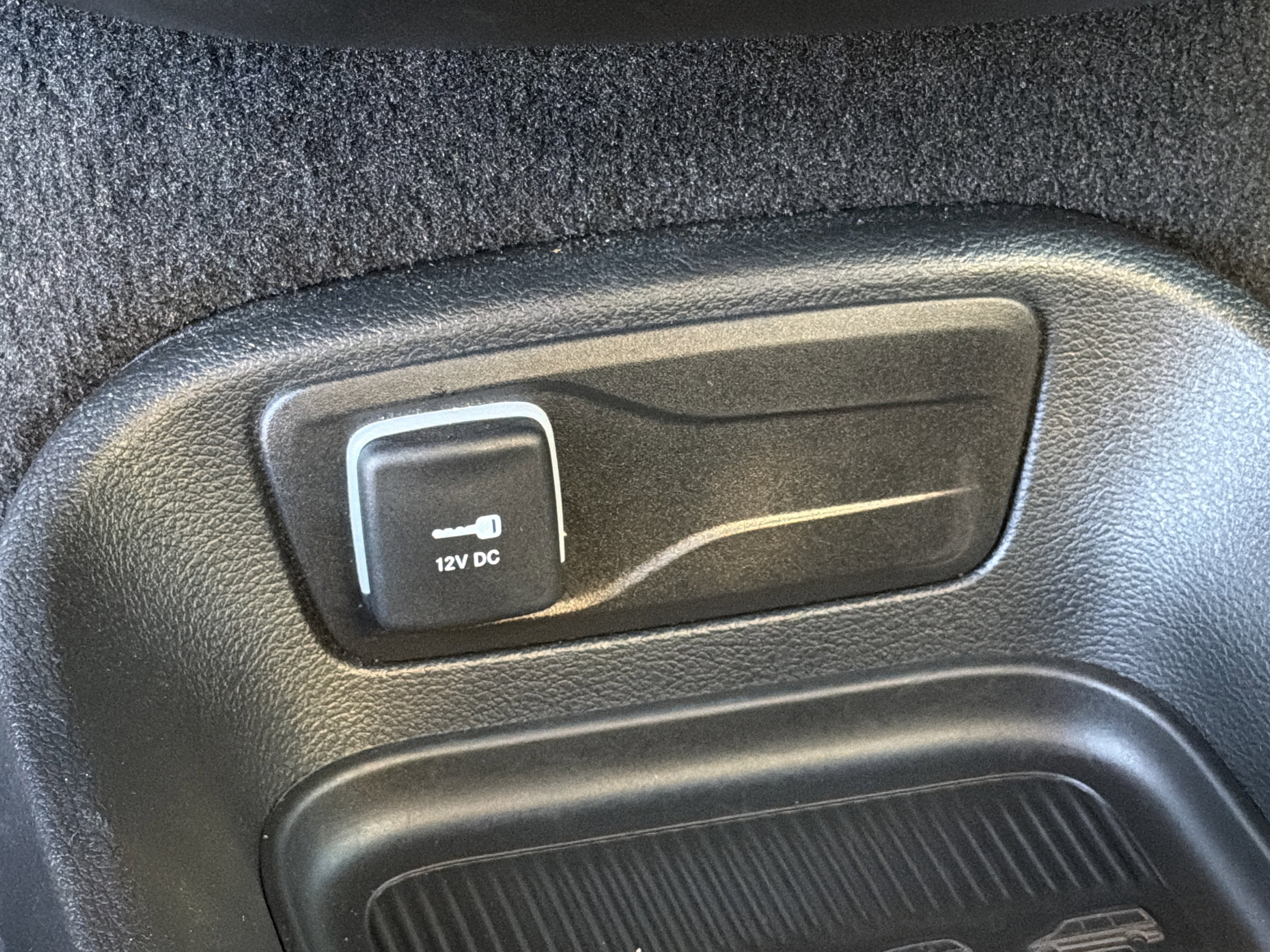 Used 2025 Chrysler Pacifica Select image 33