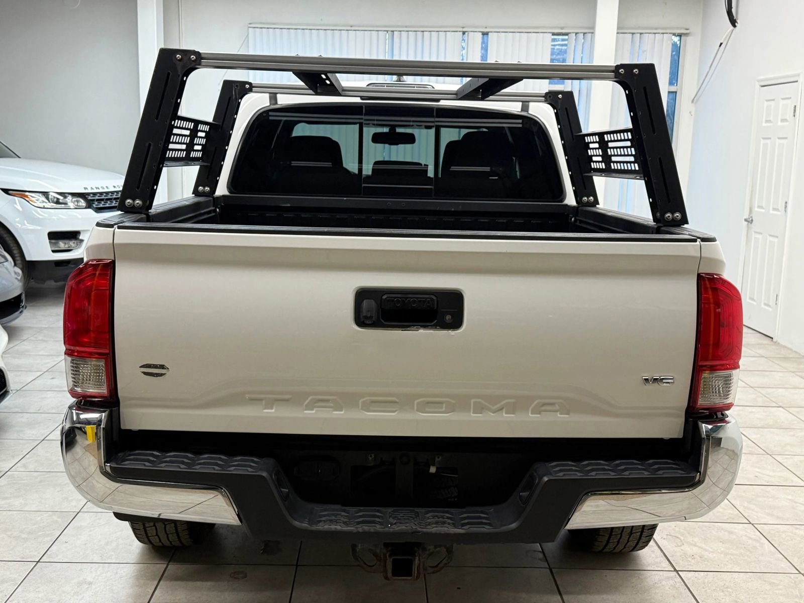 Used 2017 Toyota Tacoma TRD Off-Road w/ Tow Package (A/T) image 8