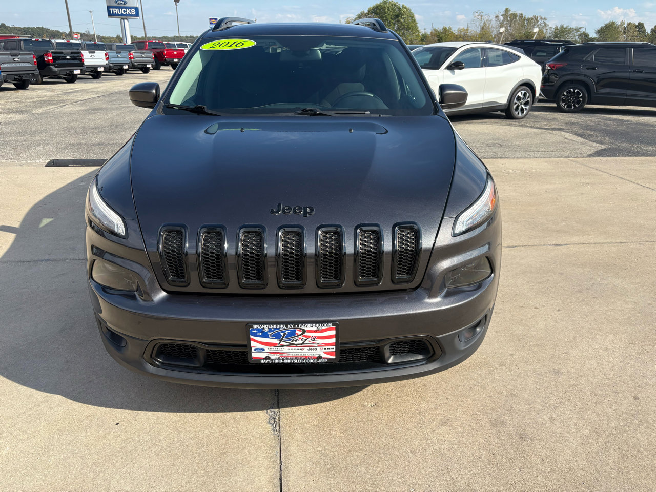 Used 2016 Jeep Cherokee Latitude image 9