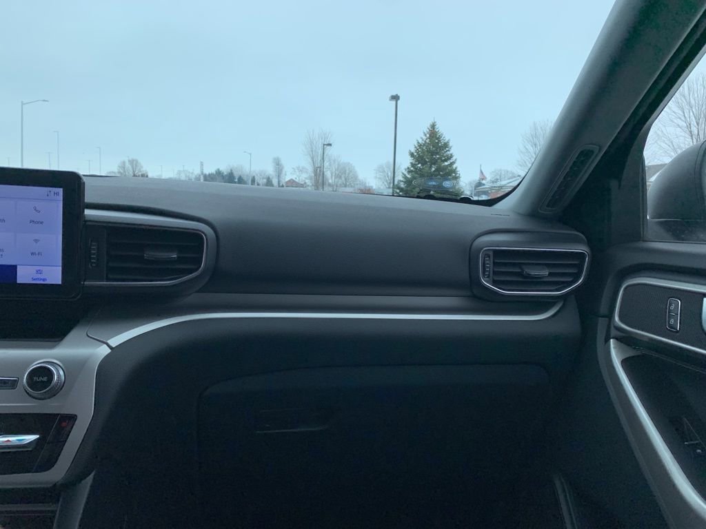 Used 2022 Ford Explorer XLT w/ Equipment Group 202A image 22