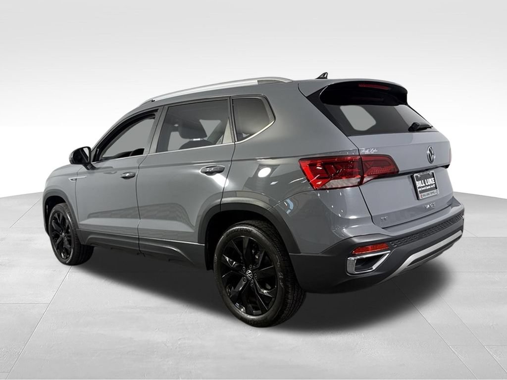 Used 2023 Volkswagen Taos SE w/ Panoramic Sunroof Package FWD image 9