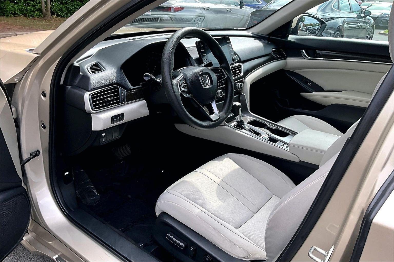 Used 2018 Honda Accord EX image 12
