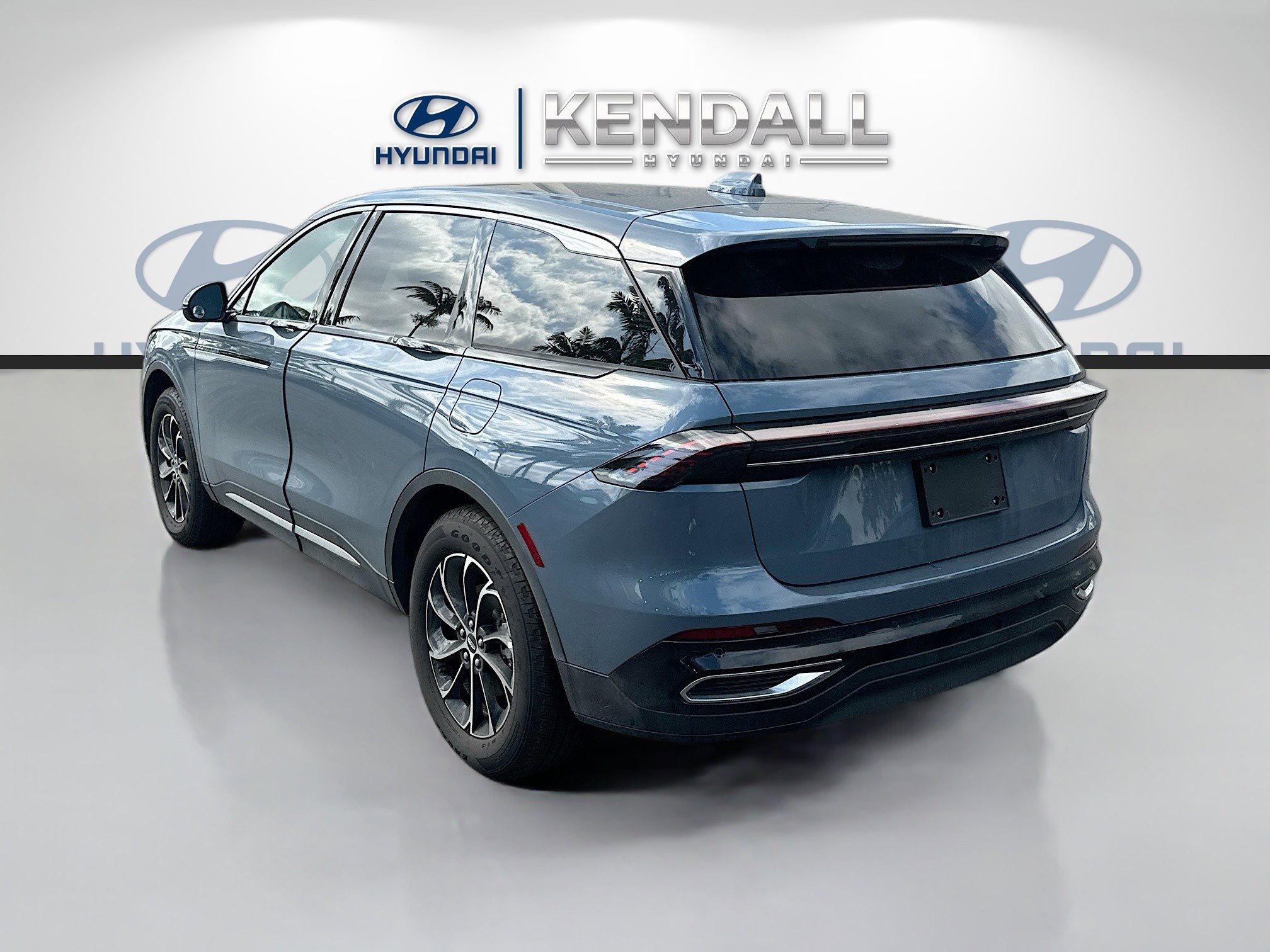 Used 2025 Lincoln Nautilus Premier image 4