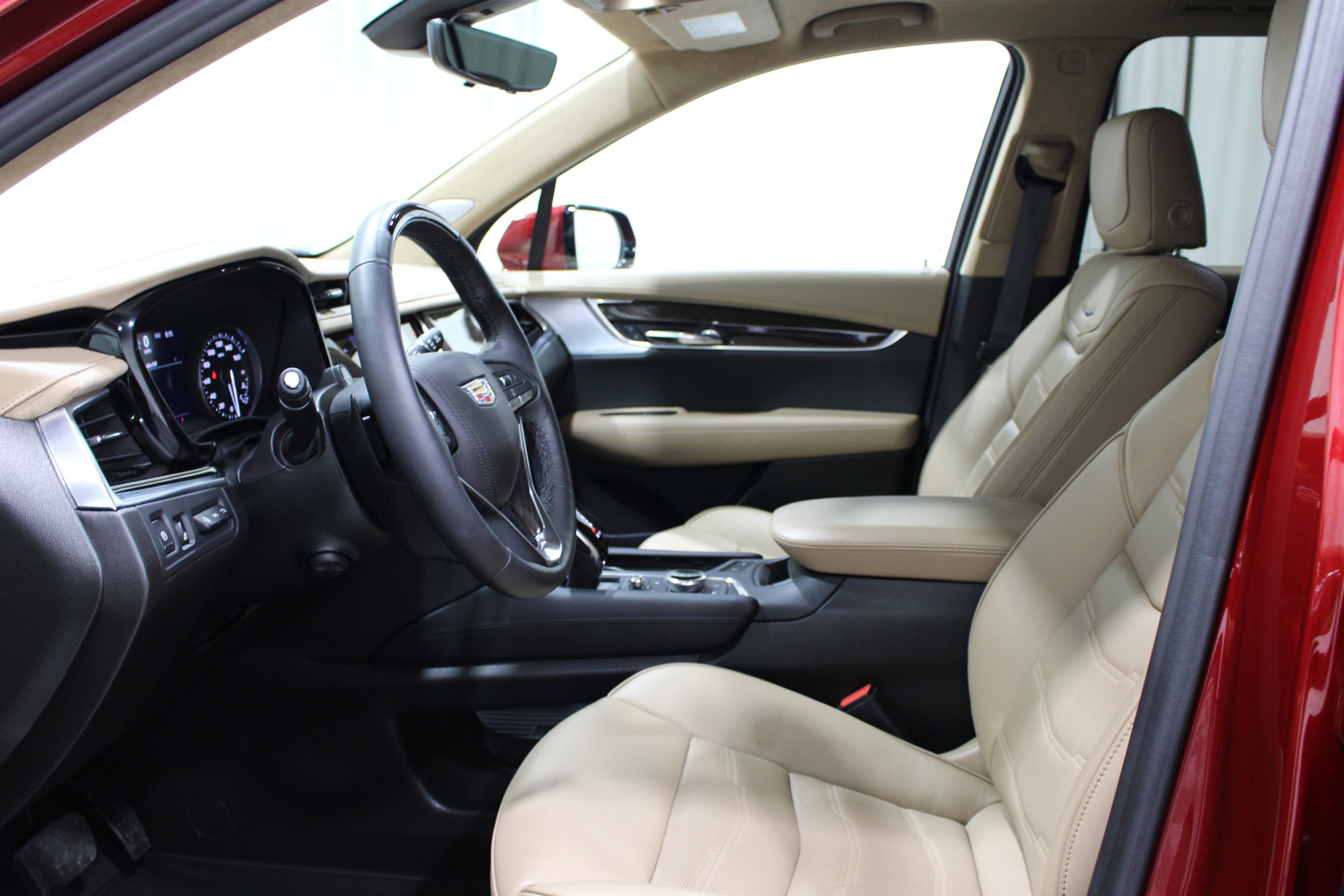 Certified 2025 Cadillac XT6 Premium Luxury w/ Platinum Package image 3