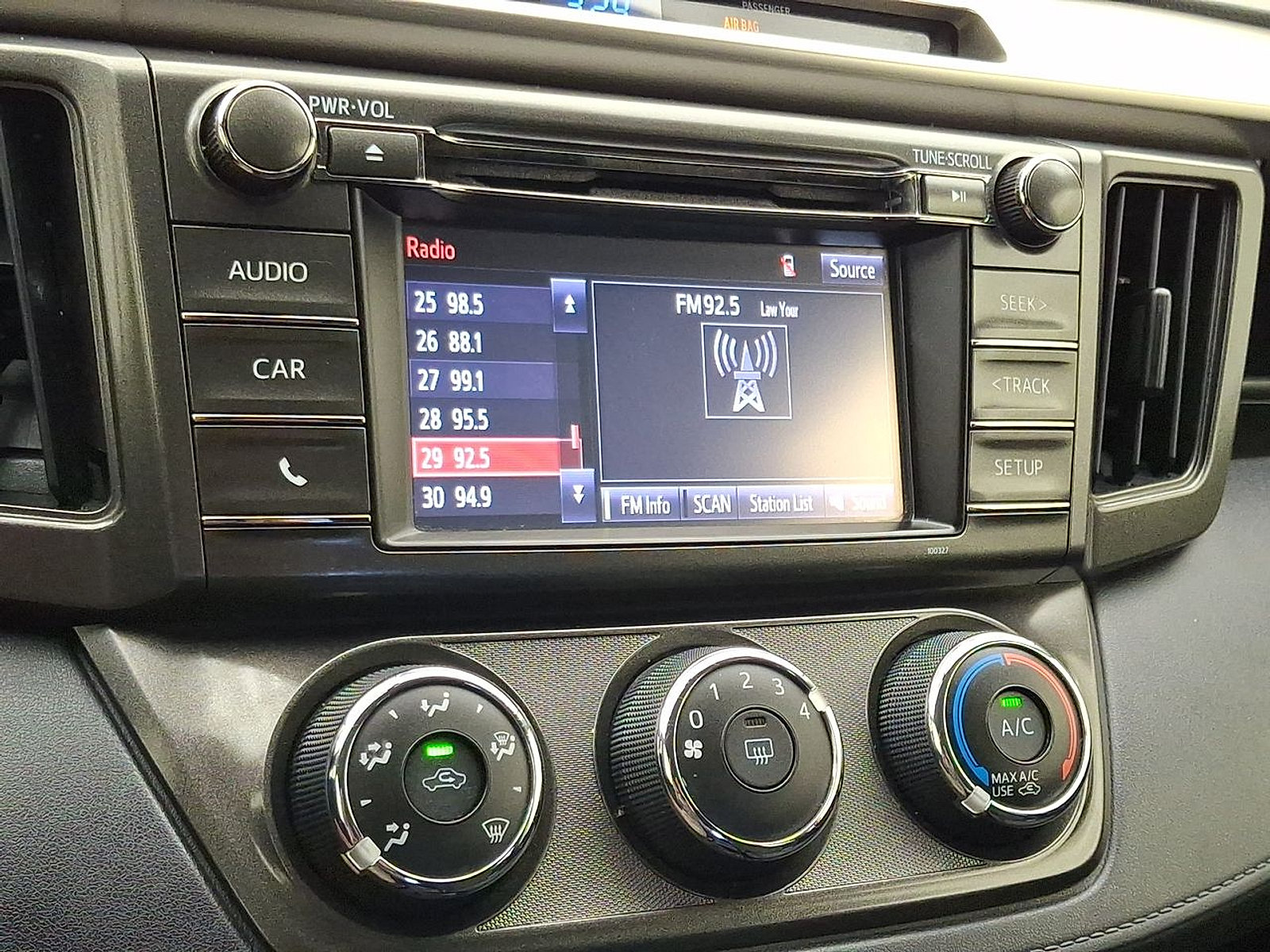 Used 2015 Toyota RAV4 LE FWD image 17