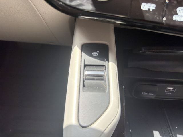 Used 2025 Kia Telluride S FWD image 35